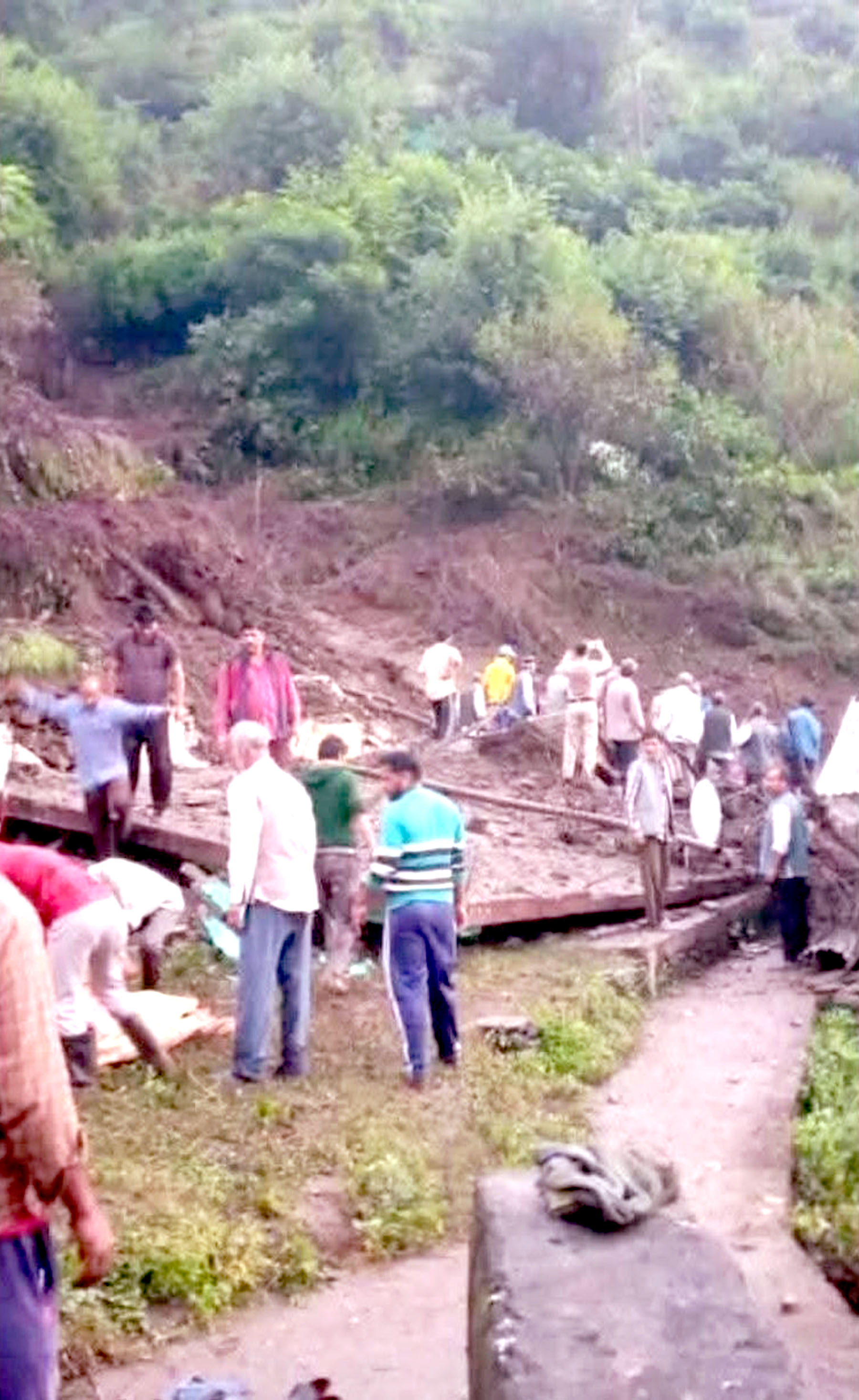 Kullu: 4 dead, 3 rescued in landslides.